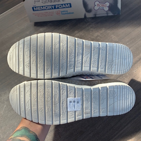 NWT Skechers BOBS Memory Foam Slip On Tan Canvas - Picture 4 of 5